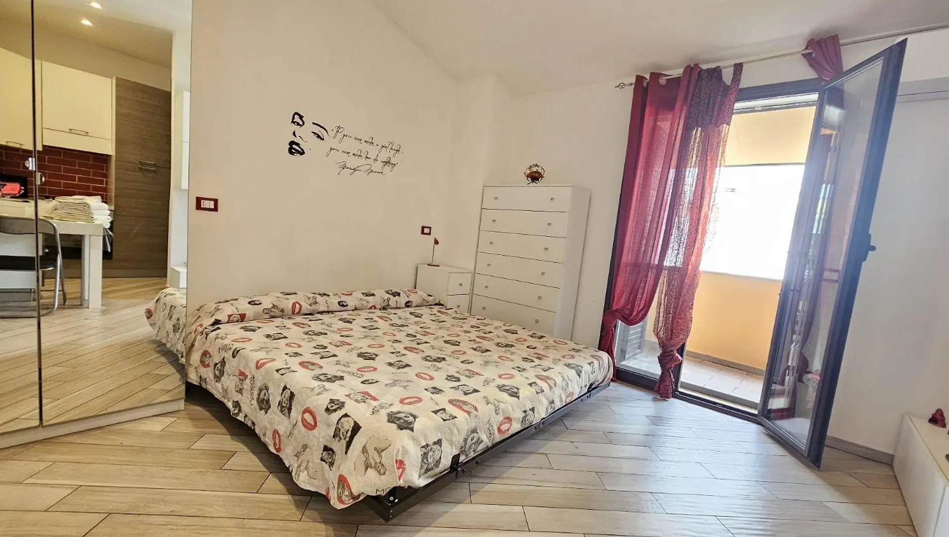 Apartment Romantico Monolocale Veranda Privata Vista Mare Reggio Calabria